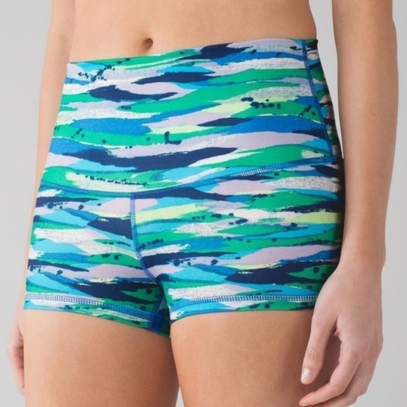 Lululemon Full Seven Wonders Multi Boogie shorts Roll Down size 4 - Picture 4 of 11